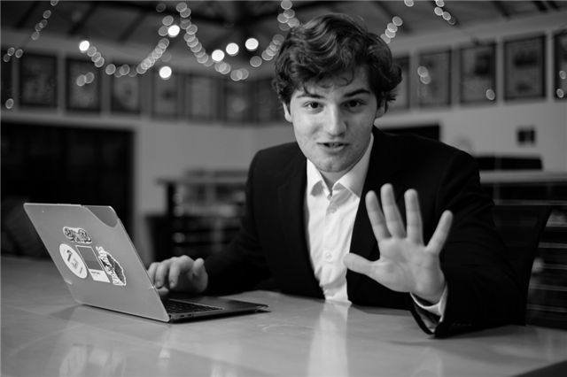 خبرنگار ستاره استنفورد فرهنگ استارت‌آپی «آغشته به پول» سیلیکون ولی را پذیرفته است.